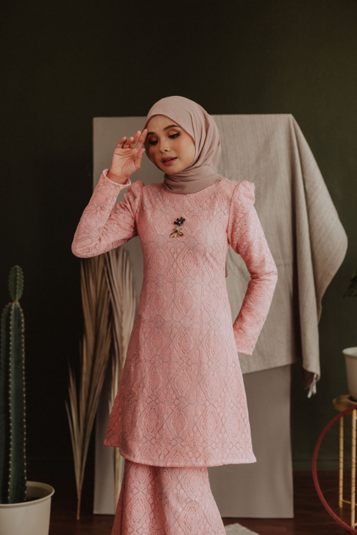 Maeva pesak pahang - Carnation